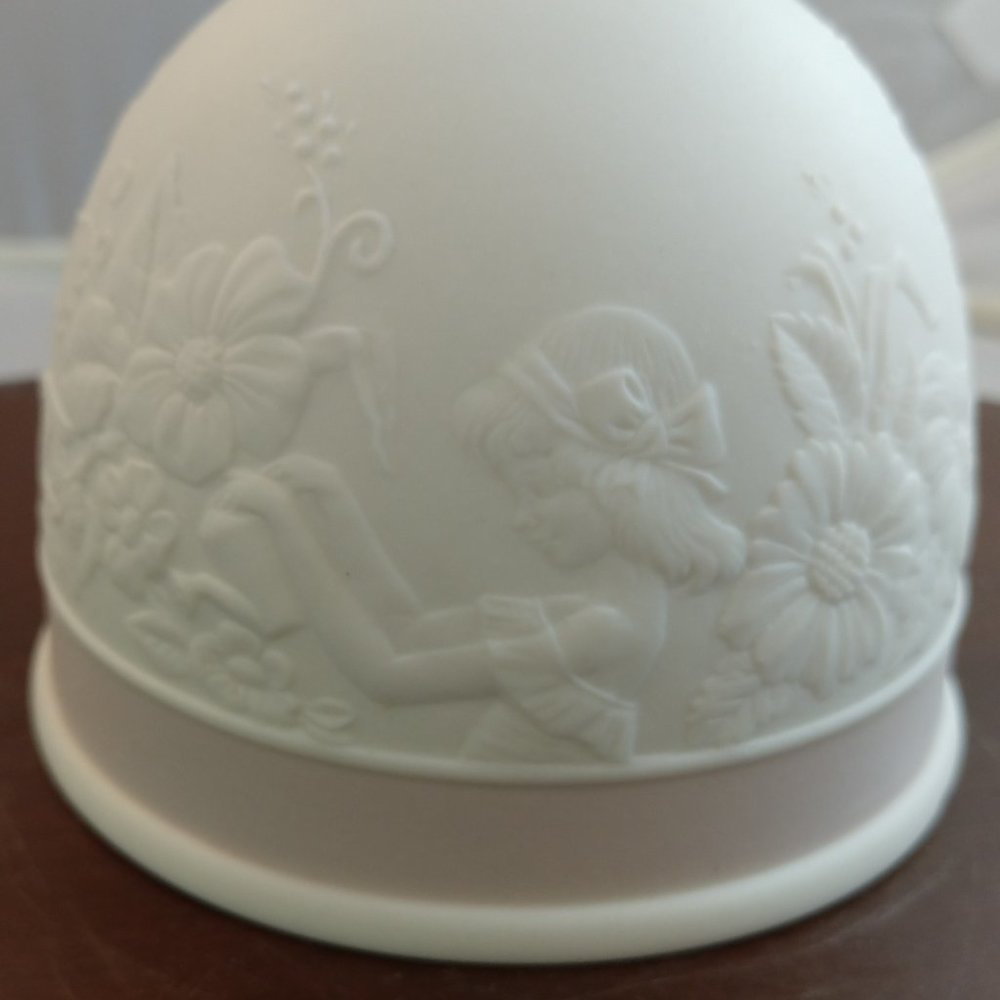 Lladro Spring Bell - Picture 2 of 5